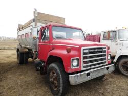 Picture: 1981 IHC S-LINE S/A FEED TRUCK 5+4 TRANS 10.00X20 REAR RUBBER  W/HARSH 375 FEED MIXER W/ SCALE & HEAD S/N 37B2261   120,674KM 