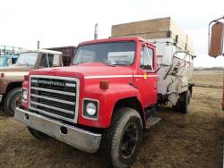 Picture: 1981 IHC S-LINE S/A FEED TRUCK 5+4 TRANS 10.00X20 REAR RUBBER  W/HARSH 375 FEED MIXER W/ SCALE & HEAD S/N 37B2261   120,674KM 