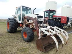 Picture: Case 2390 Tractor w/Case FEL & Grapple 